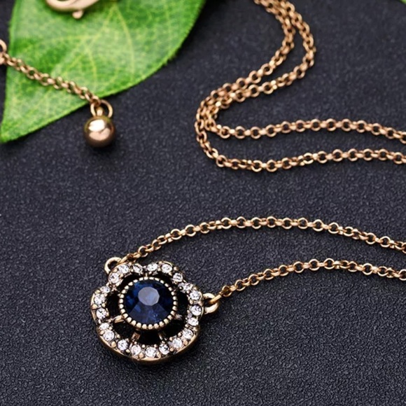 Cute Betsey Johnson alloy rhinestones necklace 🌺 - Picture 5 of 8